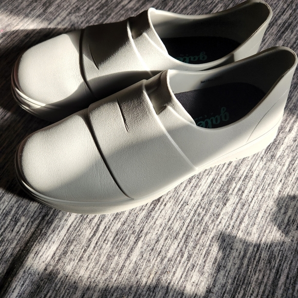 Gales PPE nursing shoes - Picture 2 of 6